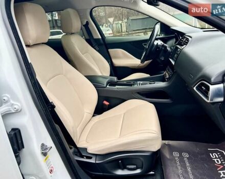 Белый Ягуар Ф-Пейс, объемом двигателя 3 л и пробегом 140 тыс. км за 21500 $, фото 35 на Automoto.ua