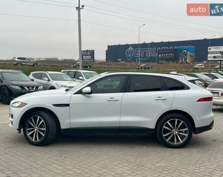 Белый Ягуар Ф-Пейс, объемом двигателя 2 л и пробегом 129 тыс. км за 25590 $, фото 6 на Automoto.ua