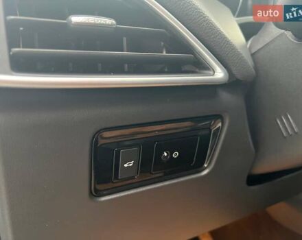 Белый Ягуар Ф-Пейс, объемом двигателя 2 л и пробегом 129 тыс. км за 25590 $, фото 25 на Automoto.ua