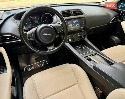 Ягуар Ф-Пейс 2018 у Дніпро (Дніпропетровську) на Automoto.ua Білий Ягуар Ф-Пейс, об'ємом двигуна 2 л та пробігом 140 тис. км за 21500 $, фото 25 на Automoto.ua