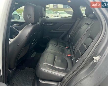 Белый Ягуар Ф-Пейс, объемом двигателя 2 л и пробегом 129 тыс. км за 25590 $, фото 32 на Automoto.ua