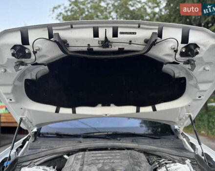 Білий Ягуар Ф-Пейс, об'ємом двигуна 2 л та пробігом 109 тис. км за 24999 $, фото 3 на Automoto.ua