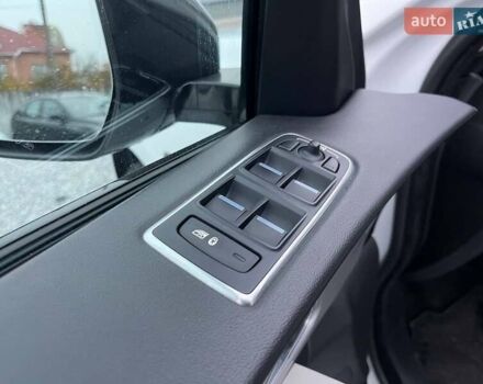 Білий Ягуар Ф-Пейс, об'ємом двигуна 3 л та пробігом 18 тис. км за 23990 $, фото 12 на Automoto.ua