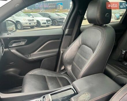 Белый Ягуар Ф-Пейс, объемом двигателя 2 л и пробегом 129 тыс. км за 25590 $, фото 22 на Automoto.ua