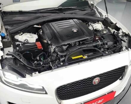 Белый Ягуар Ф-Пейс, объемом двигателя 0 л и пробегом 43 тыс. км за 15400 $, фото 2 на Automoto.ua