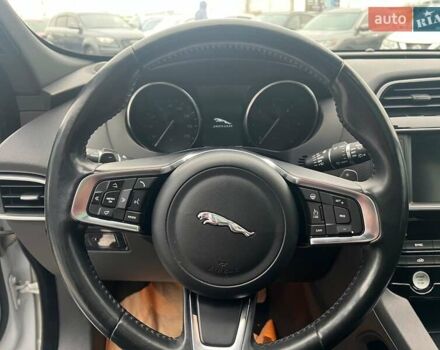 Белый Ягуар Ф-Пейс, объемом двигателя 2 л и пробегом 129 тыс. км за 25590 $, фото 26 на Automoto.ua