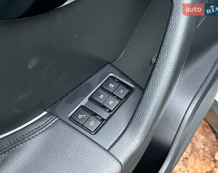 Белый Ягуар Ф-Пейс, объемом двигателя 2 л и пробегом 80 тыс. км за 25990 $, фото 31 на Automoto.ua