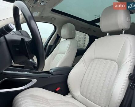 Білий Ягуар Ф-Пейс, об'ємом двигуна 3 л та пробігом 18 тис. км за 23990 $, фото 22 на Automoto.ua
