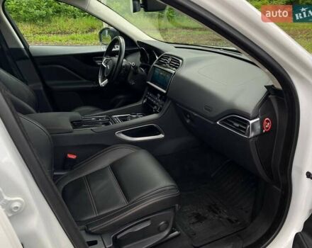 Ягуар Ф-Пейс 2018 у Києві на Automoto.ua Білий Ягуар Ф-Пейс, об'ємом двигуна 2 л та пробігом 121 тис. км за 23990 $, фото 20 на Automoto.ua