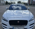 Білий Ягуар Ф-Пейс, об'ємом двигуна 3 л та пробігом 93 тис. км за 29500 $, фото 2 на Automoto.ua