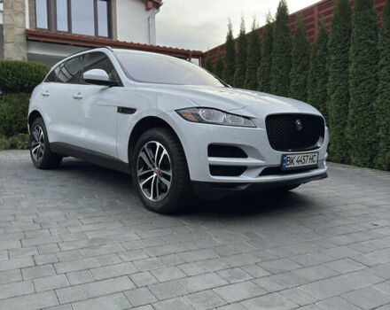 Белый Ягуар Ф-Пейс, объемом двигателя 2 л и пробегом 49 тыс. км за 24000 $, фото 1 на Automoto.ua