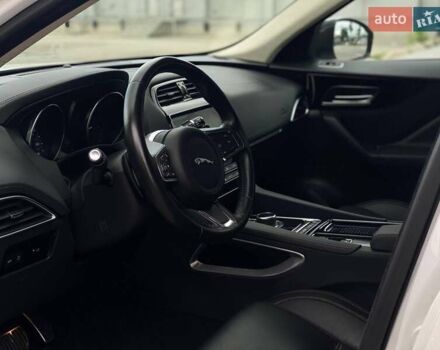 Ягуар Ф-Пейс 2018 у Києві на Automoto.ua Білий Ягуар Ф-Пейс, об'ємом двигуна 2 л та пробігом 121 тис. км за 23990 $, фото 14 на Automoto.ua