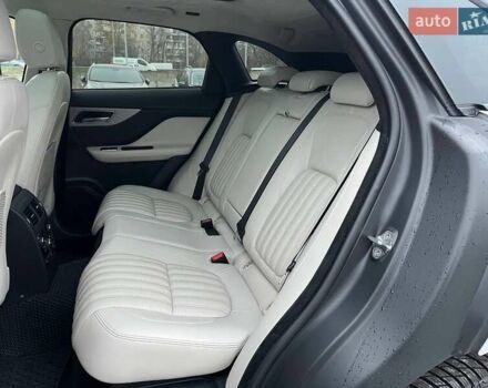 Білий Ягуар Ф-Пейс, об'ємом двигуна 3 л та пробігом 18 тис. км за 23990 $, фото 8 на Automoto.ua