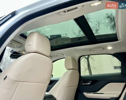 Белый Ягуар Ф-Пейс, объемом двигателя 3 л и пробегом 140 тыс. км за 21500 $, фото 33 на Automoto.ua