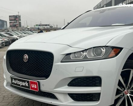 Белый Ягуар Ф-Пейс, объемом двигателя 2 л и пробегом 129 тыс. км за 25590 $, фото 3 на Automoto.ua