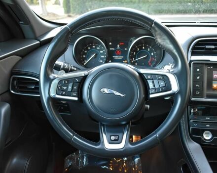 Белый Ягуар Ф-Пейс, объемом двигателя 3 л и пробегом 50 тыс. км за 10000 $, фото 10 на Automoto.ua