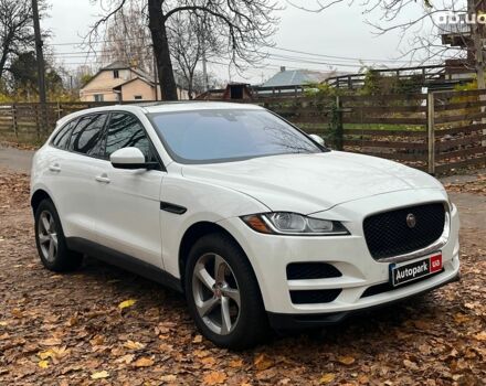Белый Ягуар Ф-Пейс, объемом двигателя 2 л и пробегом 80 тыс. км за 25990 $, фото 2 на Automoto.ua