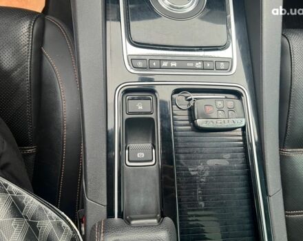 Белый Ягуар Ф-Пейс, объемом двигателя 2 л и пробегом 129 тыс. км за 25590 $, фото 31 на Automoto.ua