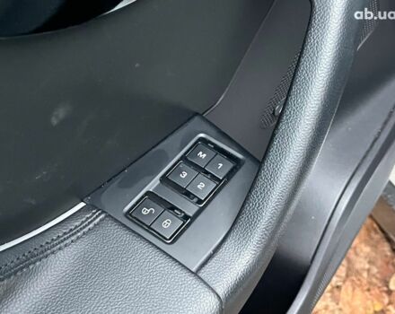 Белый Ягуар Ф-Пейс, объемом двигателя 2 л и пробегом 80 тыс. км за 25990 $, фото 32 на Automoto.ua