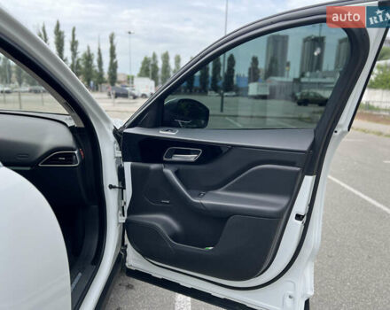 Білий Ягуар Ф-Пейс, об'ємом двигуна 2 л та пробігом 78 тис. км за 27000 $, фото 33 на Automoto.ua