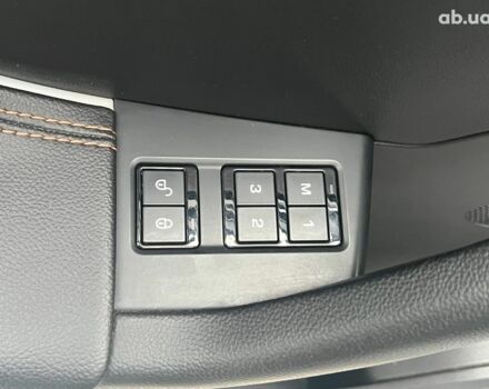 Белый Ягуар Ф-Пейс, объемом двигателя 2 л и пробегом 129 тыс. км за 25590 $, фото 18 на Automoto.ua