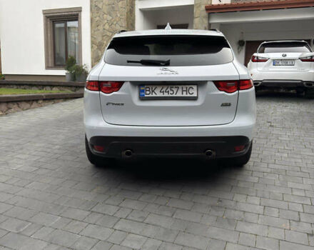 Белый Ягуар Ф-Пейс, объемом двигателя 2 л и пробегом 49 тыс. км за 24000 $, фото 7 на Automoto.ua