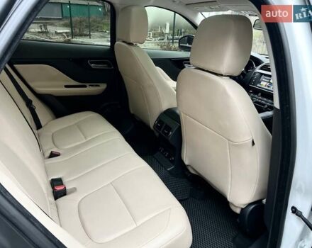 Белый Ягуар Ф-Пейс, объемом двигателя 3 л и пробегом 140 тыс. км за 21500 $, фото 38 на Automoto.ua