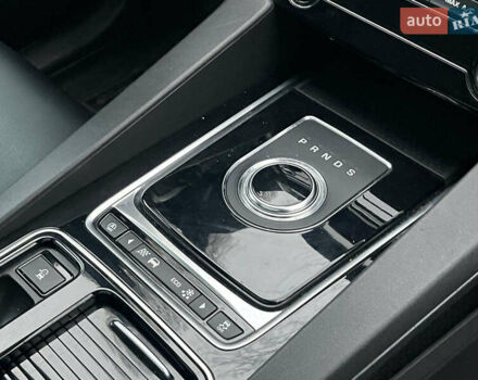 Белый Ягуар Ф-Пейс, объемом двигателя 2 л и пробегом 80 тыс. км за 25990 $, фото 20 на Automoto.ua