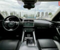 Білий Ягуар Ф-Пейс, об'ємом двигуна 2 л та пробігом 78 тис. км за 27000 $, фото 38 на Automoto.ua