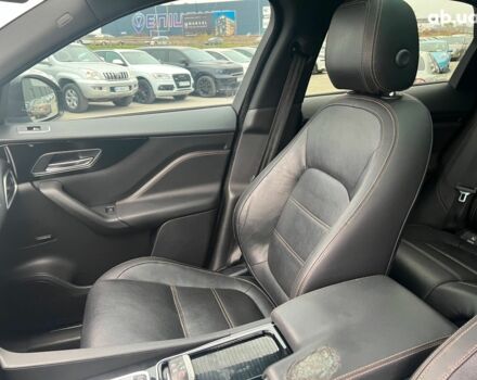 Белый Ягуар Ф-Пейс, объемом двигателя 2 л и пробегом 129 тыс. км за 25590 $, фото 22 на Automoto.ua