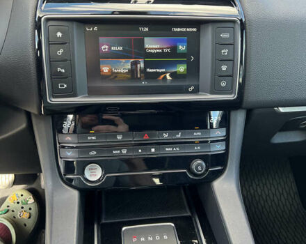 Білий Ягуар Ф-Пейс, об'ємом двигуна 3 л та пробігом 93 тис. км за 29500 $, фото 14 на Automoto.ua