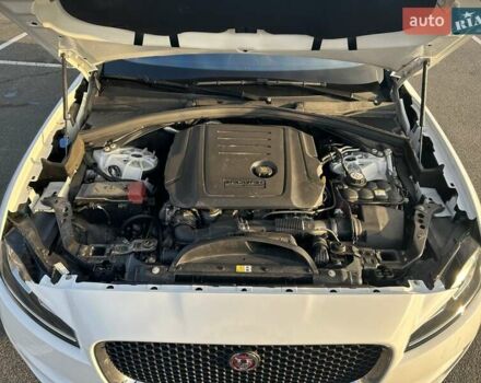 Білий Ягуар Ф-Пейс, об'ємом двигуна 2 л та пробігом 78 тис. км за 34200 $, фото 16 на Automoto.ua