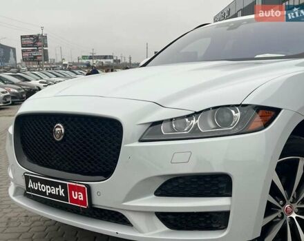 Белый Ягуар Ф-Пейс, объемом двигателя 2 л и пробегом 129 тыс. км за 25590 $, фото 3 на Automoto.ua