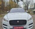 Белый Ягуар Ф-Пейс, объемом двигателя 2 л и пробегом 129 тыс. км за 25400 $, фото 6 на Automoto.ua