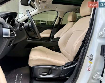 Ягуар Ф-Пейс 2018 у Дніпро (Дніпропетровську) на Automoto.ua Білий Ягуар Ф-Пейс, об'ємом двигуна 2 л та пробігом 140 тис. км за 21500 $, фото 20 на Automoto.ua