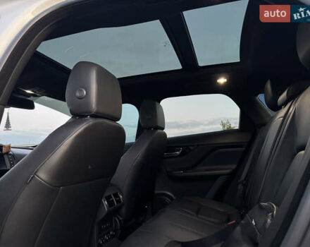 Білий Ягуар Ф-Пейс, об'ємом двигуна 2 л та пробігом 109 тис. км за 24999 $, фото 16 на Automoto.ua