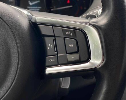 Белый Ягуар Ф-Пейс, объемом двигателя 2 л и пробегом 121 тыс. км за 23990 $, фото 19 на Automoto.ua