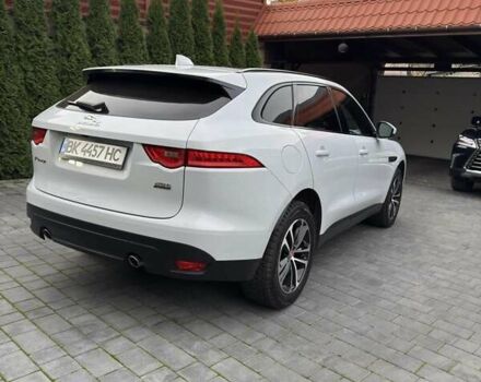 Белый Ягуар Ф-Пейс, объемом двигателя 2 л и пробегом 49 тыс. км за 27000 $, фото 3 на Automoto.ua