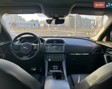 Білий Ягуар Ф-Пейс, об'ємом двигуна 2 л та пробігом 78 тис. км за 34200 $, фото 12 на Automoto.ua