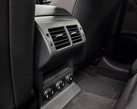 Белый Ягуар Ф-Пейс, объемом двигателя 2 л и пробегом 49 тыс. км за 24000 $, фото 17 на Automoto.ua