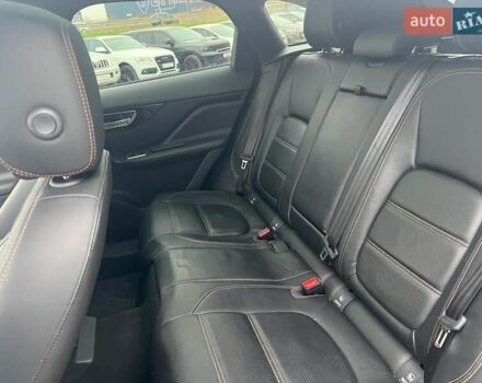 Белый Ягуар Ф-Пейс, объемом двигателя 2 л и пробегом 129 тыс. км за 25590 $, фото 33 на Automoto.ua