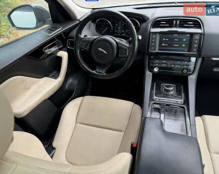 Білий Ягуар Ф-Пейс, об'ємом двигуна 2 л та пробігом 163 тис. км за 14000 $, фото 10 на Automoto.ua