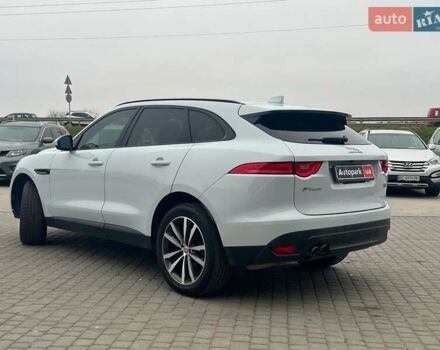 Белый Ягуар Ф-Пейс, объемом двигателя 2 л и пробегом 129 тыс. км за 25590 $, фото 7 на Automoto.ua