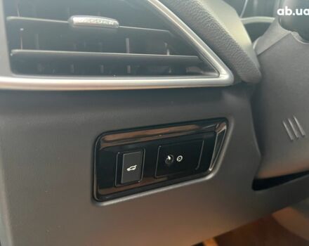 Белый Ягуар Ф-Пейс, объемом двигателя 2 л и пробегом 129 тыс. км за 25590 $, фото 25 на Automoto.ua