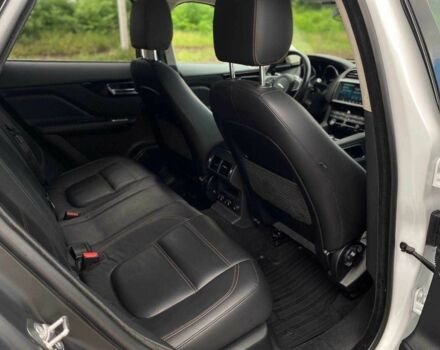 Белый Ягуар Ф-Пейс, объемом двигателя 2 л и пробегом 121 тыс. км за 23990 $, фото 11 на Automoto.ua