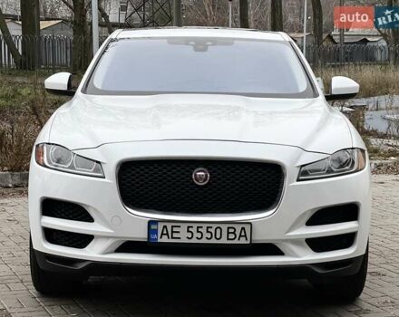 Белый Ягуар Ф-Пейс, объемом двигателя 3 л и пробегом 140 тыс. км за 21500 $, фото 1 на Automoto.ua