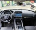 Белый Ягуар Ф-Пейс, объемом двигателя 2 л и пробегом 72 тыс. км за 22300 $, фото 20 на Automoto.ua