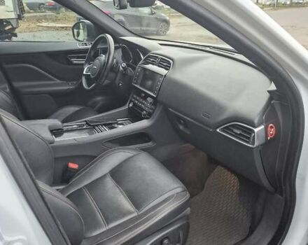 Белый Ягуар Ф-Пейс, объемом двигателя 2 л и пробегом 129 тыс. км за 25400 $, фото 13 на Automoto.ua