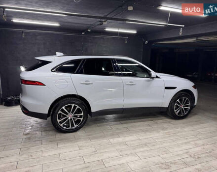 Белый Ягуар Ф-Пейс, объемом двигателя 2 л и пробегом 49 тыс. км за 24000 $, фото 19 на Automoto.ua