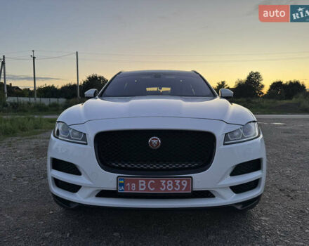 Білий Ягуар Ф-Пейс, об'ємом двигуна 2 л та пробігом 109 тис. км за 24999 $, фото 1 на Automoto.ua